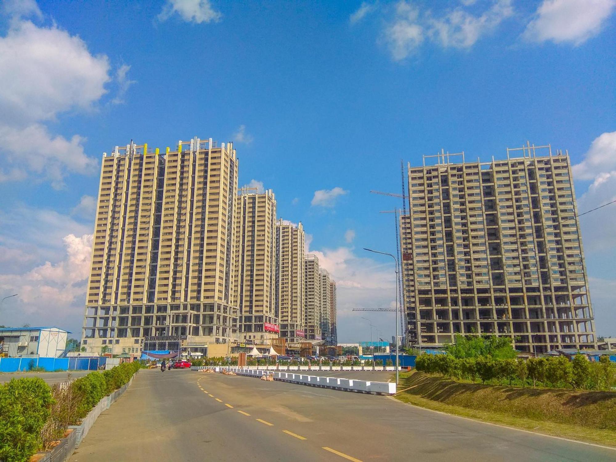 Fully Furnished And Homey 3br At Meikarta By Travelio *
